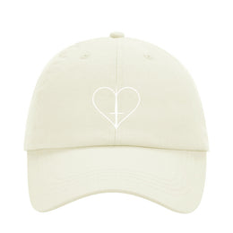NEOKULT BLADE CAP Sand – Dad Cap mit schwarz besticktem Herz-Dolch-Emblem