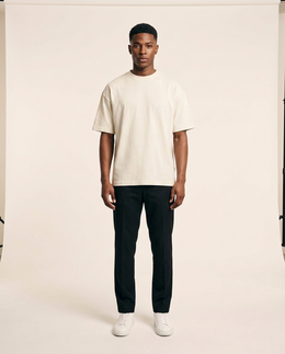 VACANCY Puff Tee Off-White am NEOKULT Model getragen