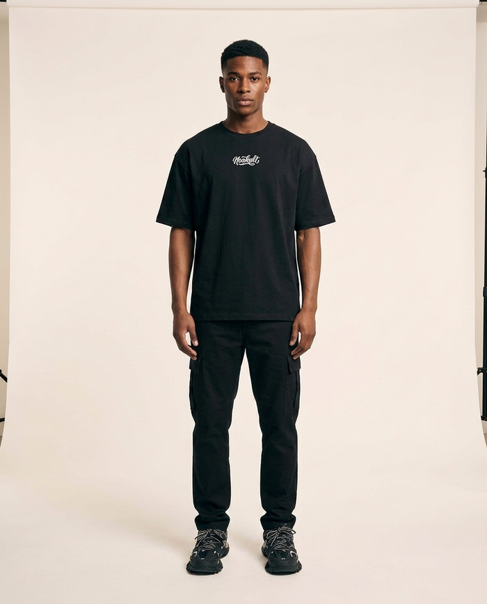 VACANCY Puff Tee Black am NEOKULT Model getragen