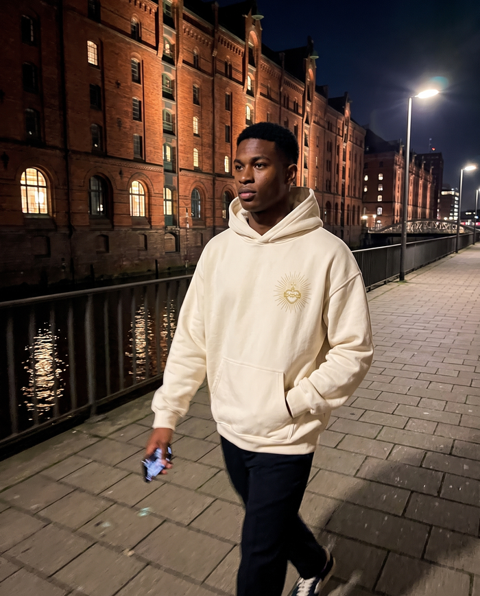 MARTYR Oversized Hoodie – dynamisches Mockup in Hamburg